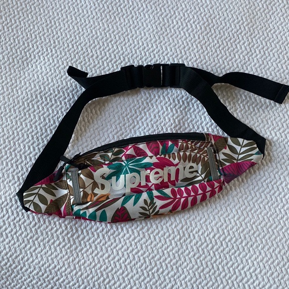 Supreme Handbags - Supreme Fanny back bag white crossbody